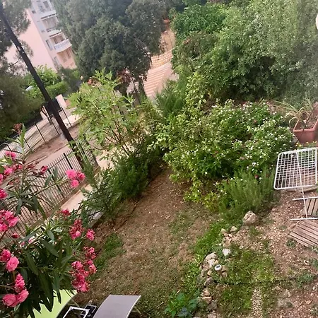 Апартаменты Modern Flat With A Private Garden Nice Center